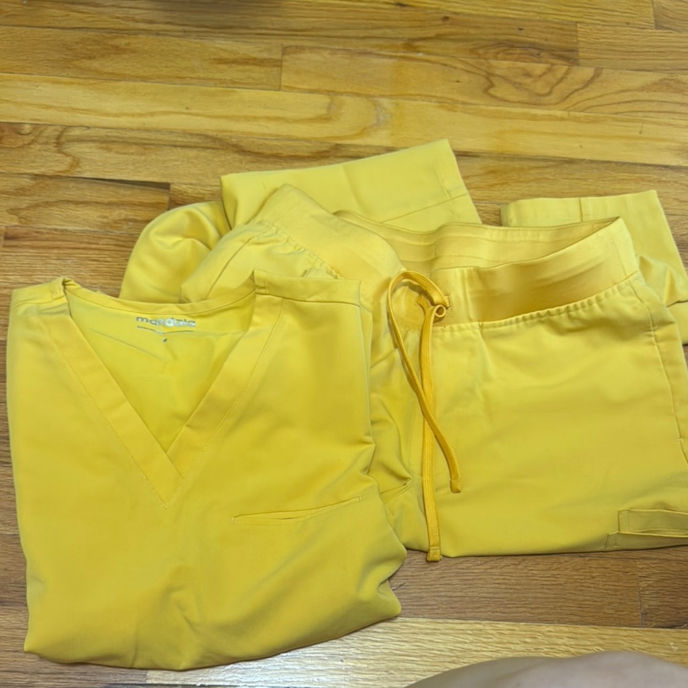 Yellow Mandala scrub set